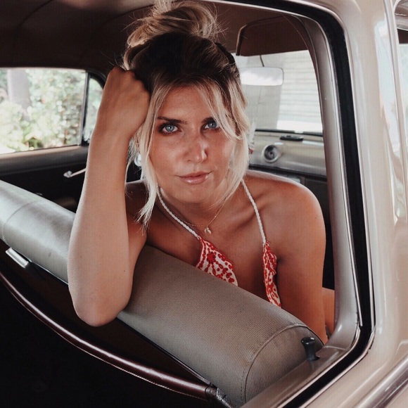 Meet your Posher, Anna - Picture 3 of 5